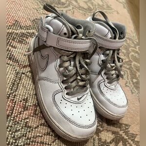 Nike Air Force 1 kids White High Top shoe Size 13 good condition !!!!